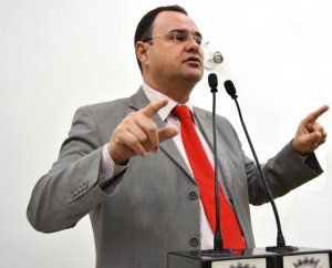 Presidente da Câmara de Feira de Santana, o vereador Ronny (PSDB)