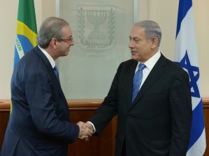 Eduardo Cunha cumprimenta primeiro-ministro israelense Benjamin Netanyahu (Foto: divulgação Câmara dos Deputados)